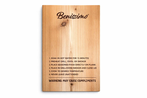 Wooden cutting board with 'Benissimo' branding on a white background